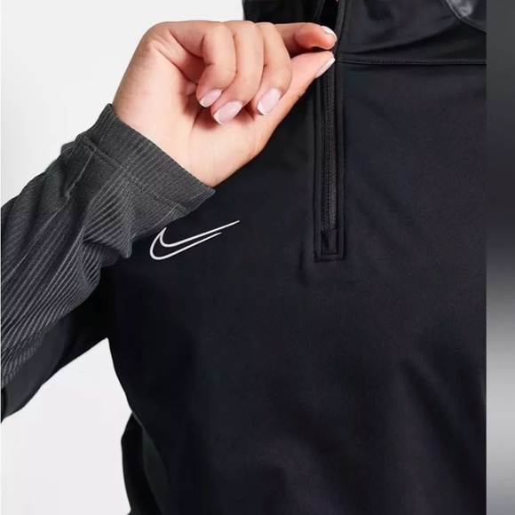 NEW, NIKE Quarter Zip Strike Drill Athletic Long Sleeve, Black - Picture 7 of 8